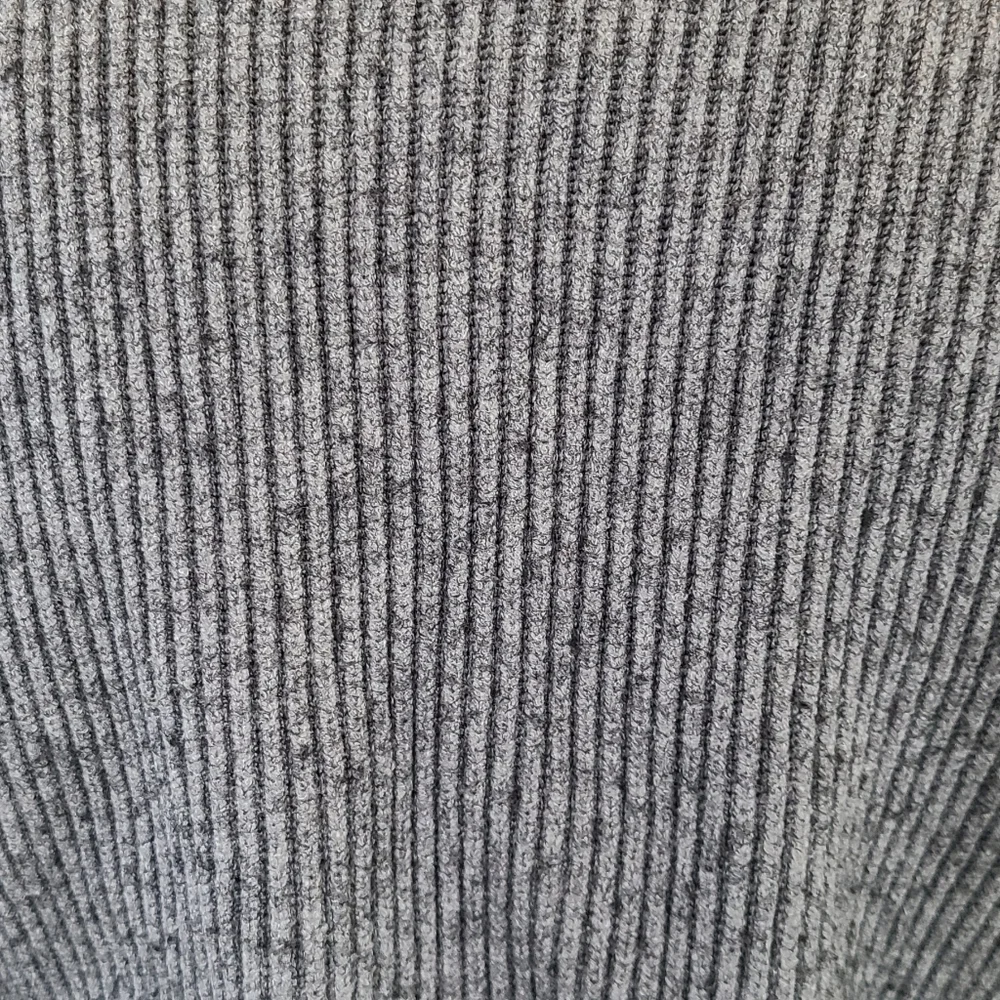 NWT! Gray Ribbed Sweater Size M - Picture 3 of 6